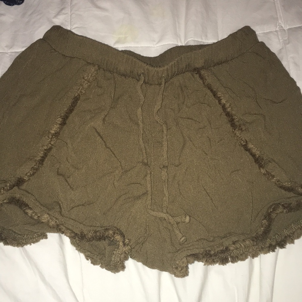 Army green ruffled stretchy shorts
